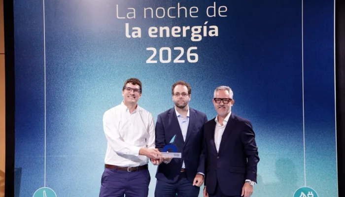 Copilot said: Alberto Costilla, one of the project’s technical leads, and Víctor Ballestín, Director of Energy Efficiency, receiving the award.