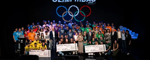 Foto de familia en la final de las primeras olimpIAdas de IA de CIRCE. 