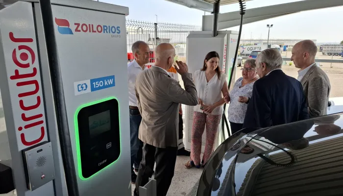 Estación autosuficiente para recarga ultra rápida