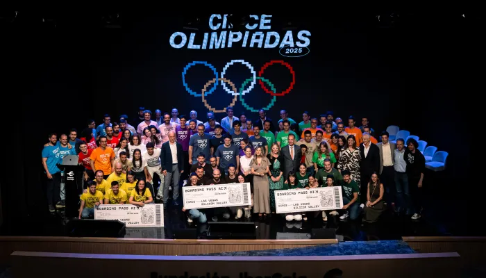 Foto de familia en la final de las primeras olimpIAdas de IA de CIRCE. 